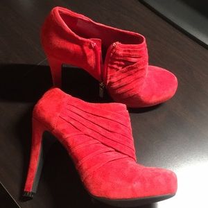 Red suede Gianni Bini Booties